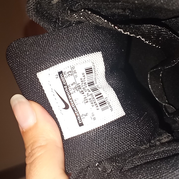 Nikes - Picture 5 of 6